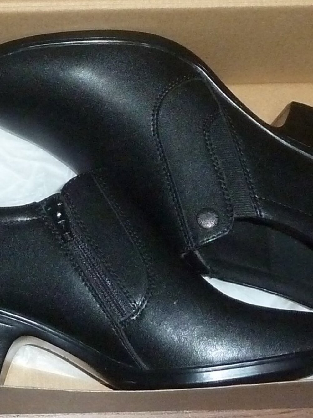 CLARKS Emily 2 Reyna Leather Pull-on Ankle Boot Women's Size US 7.5 Black